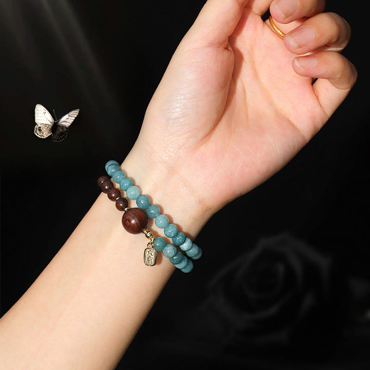 Pulsera de equilibrio emocional de doble vuelta con hojas pequeñas de sándalo rojo, calcedonia azul y sándalo verde y Buddha Stones