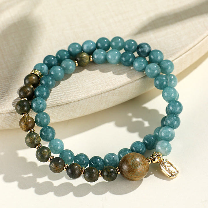 Pulsera de equilibrio emocional de doble vuelta con hojas pequeñas de sándalo rojo, calcedonia azul y sándalo verde y Buddha Stones