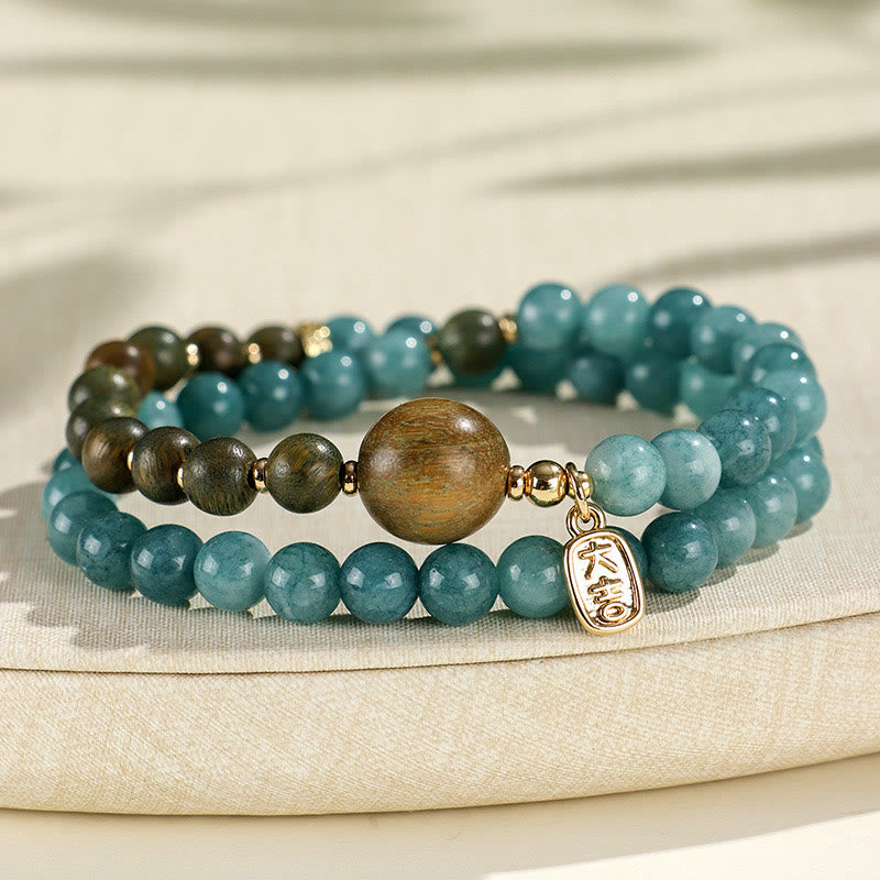Pulsera de equilibrio emocional de doble vuelta con hojas pequeñas de sándalo rojo, calcedonia azul y sándalo verde y Buddha Stones