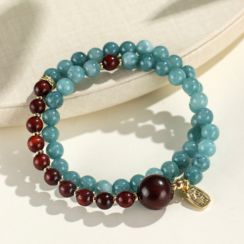Pulsera de equilibrio emocional de doble vuelta con hojas pequeñas de sándalo rojo, calcedonia azul y sándalo verde y Buddha Stones