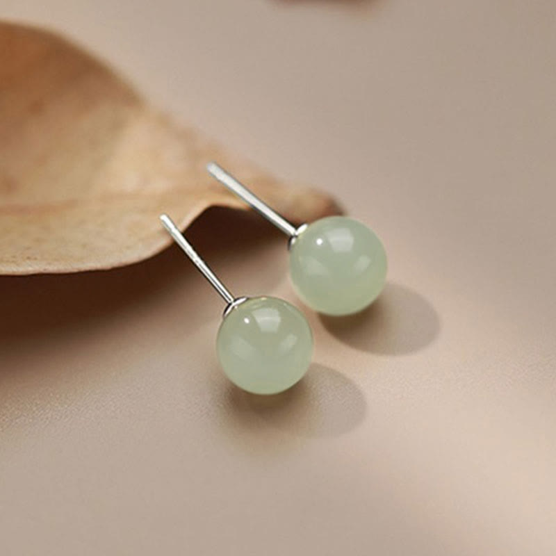 Pendientes de tuerca de la suerte con cuentas de jade redondo de Buddha Stones