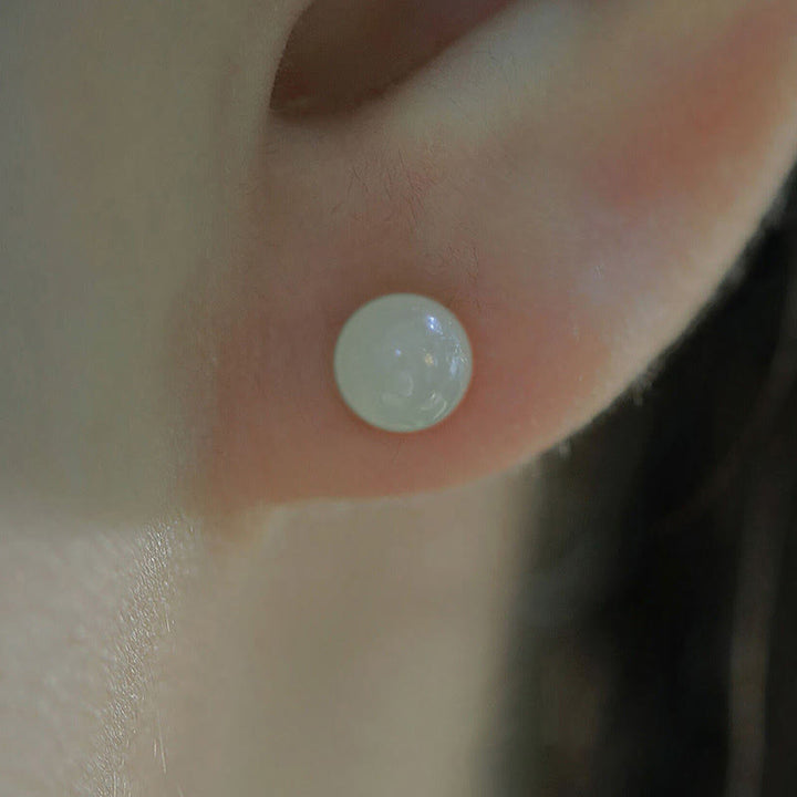 Pendientes de tuerca de la suerte con cuentas de jade redondo de Buddha Stones
