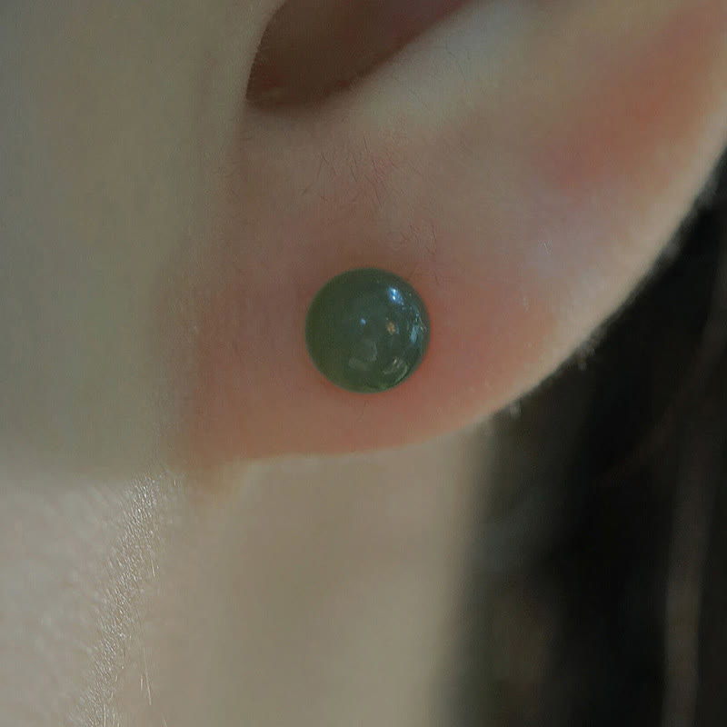 Pendientes de tuerca de la suerte con cuentas de jade redondo de Buddha Stones