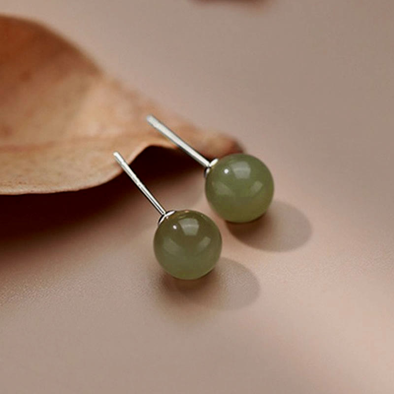 Pendientes de tuerca de la suerte con cuentas de jade redondo de Buddha Stones