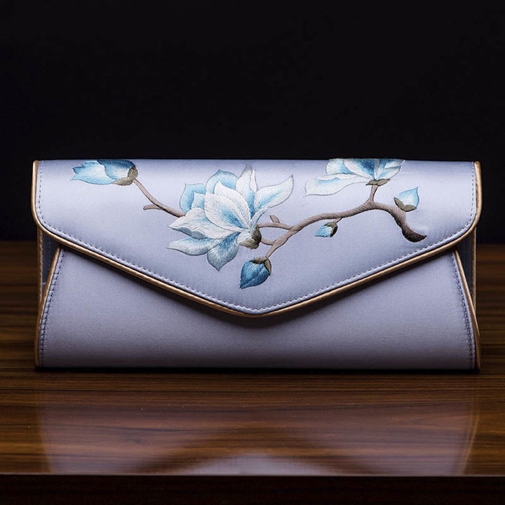 Bolso de mano con bordado de magnolia y Buddha Stones para bodas