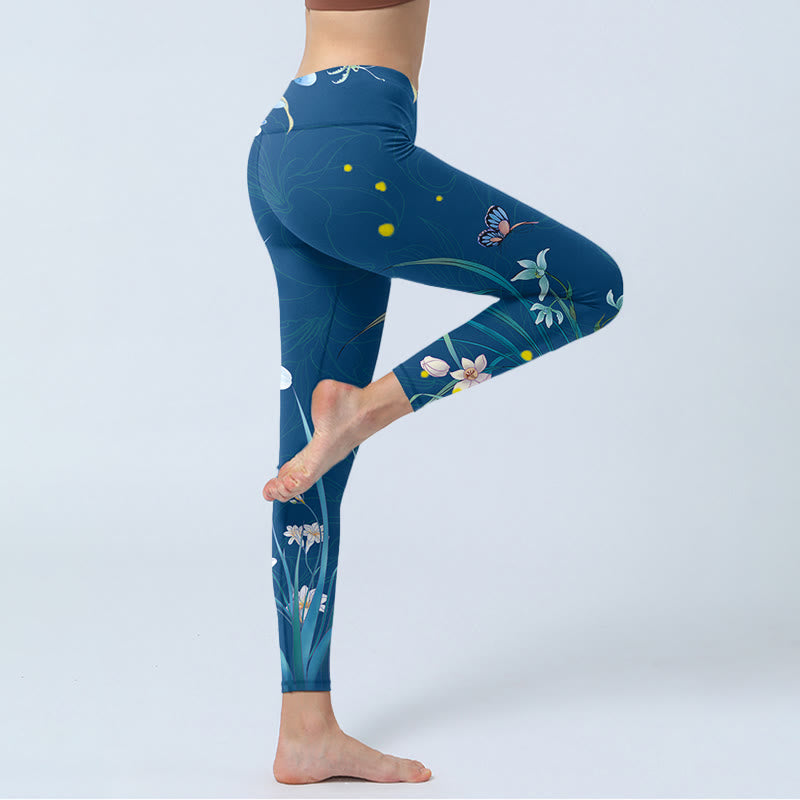 Leggings de ejercicio con diseño de mariposas y pequeñas flores blancas y azules de Buddha Stones para mujer - image 3