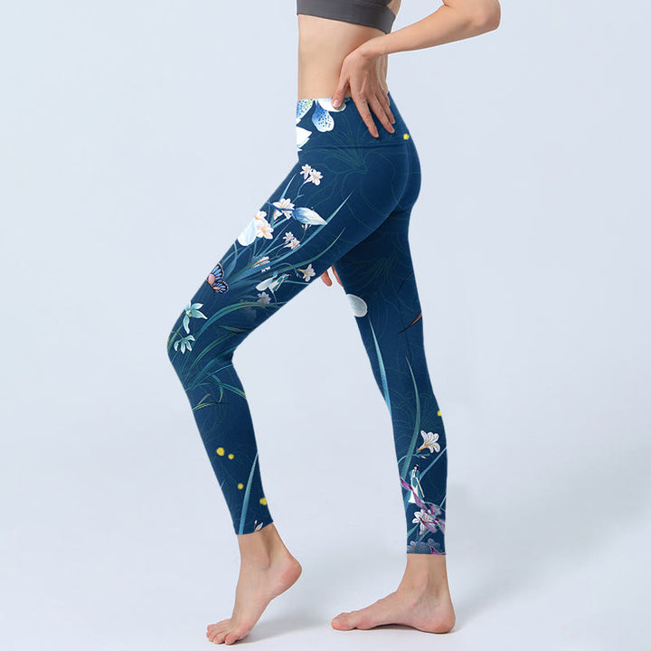 Leggings de ejercicio con diseño de mariposas y pequeñas flores blancas y azules de Buddha Stones para mujer - image 3