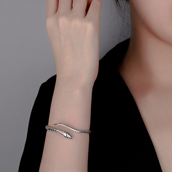 Pulsera con la bendición del año de la serpiente en forma de serpiente y Buddha Stones en plata de ley 999