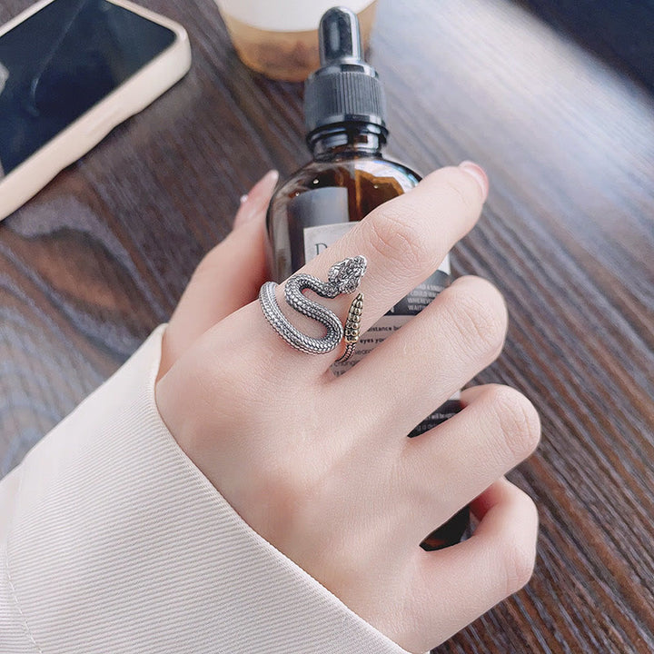 Anillo ajustable de equilibrio y calma del año de la serpiente en plata de ley 925 con Buddha Stones