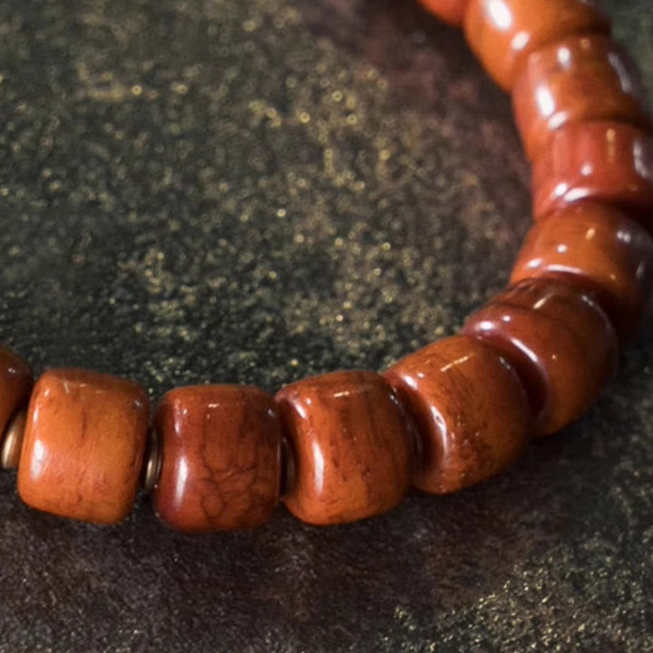 Pulsera de fuerza con colgante de cono de cobre y cuentas de hueso de Buddha Stones