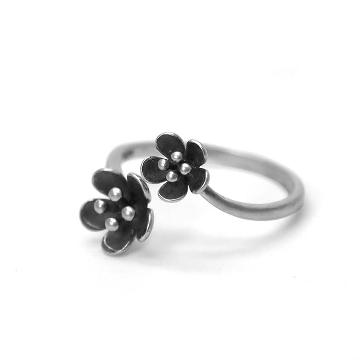 Anillo de flores de plata de ley 925 con Buddha Stones