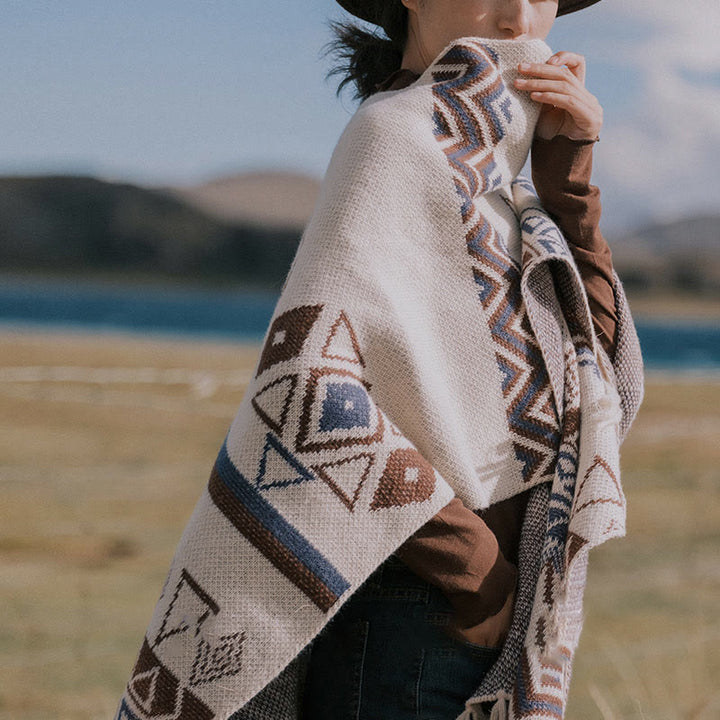 Chal de borlas con diseño geométrico de rayas onduladas tibetanas y Buddha Stones para otoño e invierno