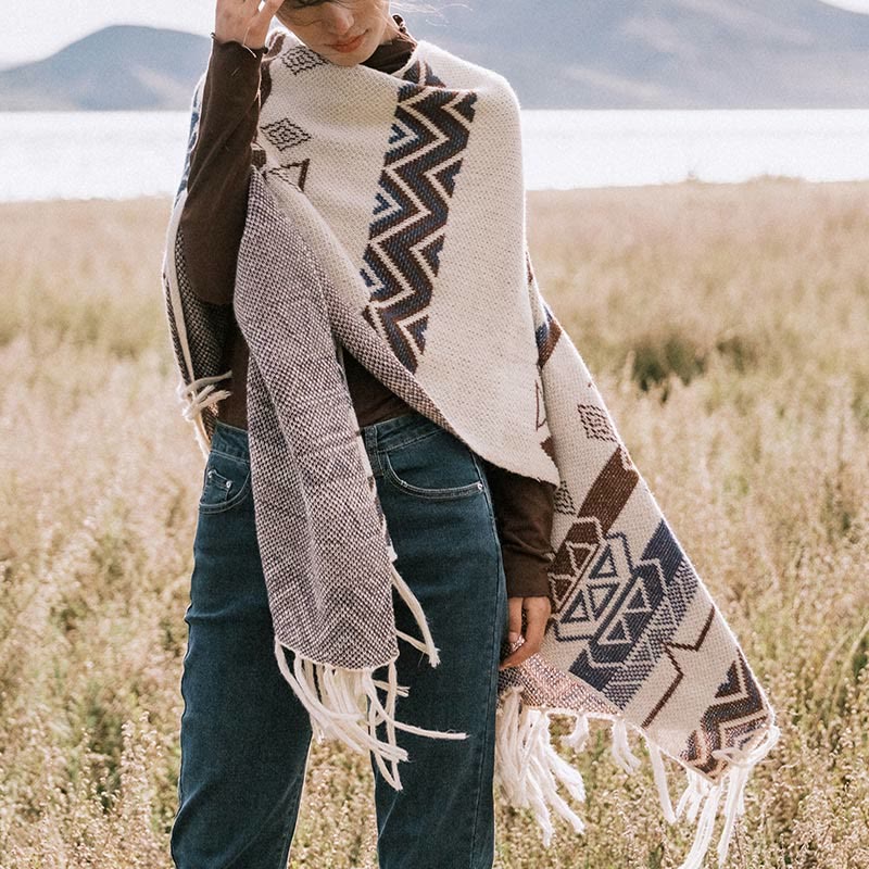 Chal de borlas con diseño geométrico de rayas onduladas tibetanas y Buddha Stones para otoño e invierno