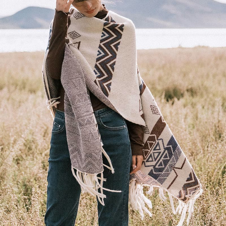 Chal de borlas con diseño geométrico de rayas onduladas tibetanas y Buddha Stones para otoño e invierno