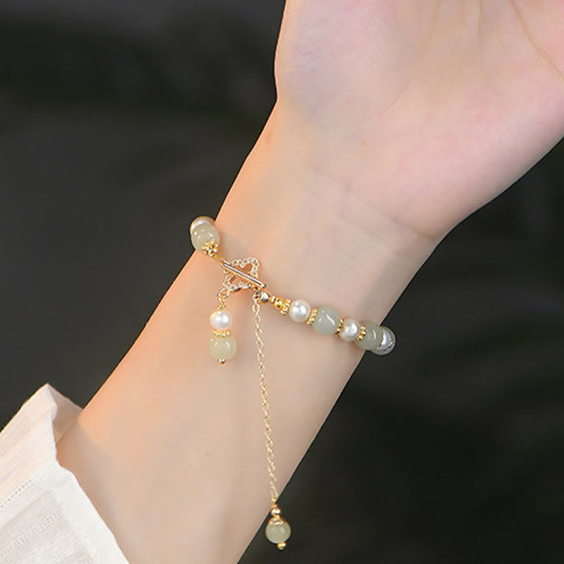 Pulsera de la abundancia con colgante de trébol de cuatro hojas de aleación de perla de jade hetiano y Buddha Stones