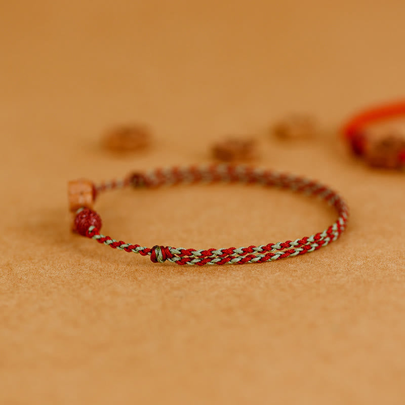 Pulsera de tobillo con hilo de riqueza de cinabrio y pequeñas flores de durazno con Buddha Stones