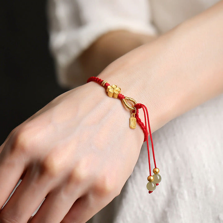 Buddha Stones Pulsera de hilo con amuleto de la suerte con personaje Fu en flor de melocotón pequeña de jade de Hetian - image 4