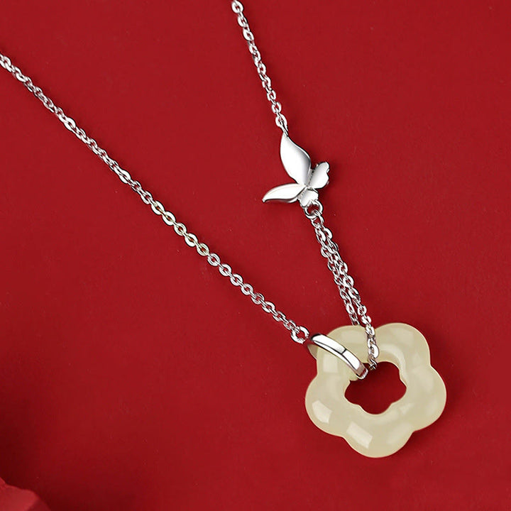 Collar con colgante de plata de ley 925 con Buddha Stones y flor de jade hetiano y mariposa