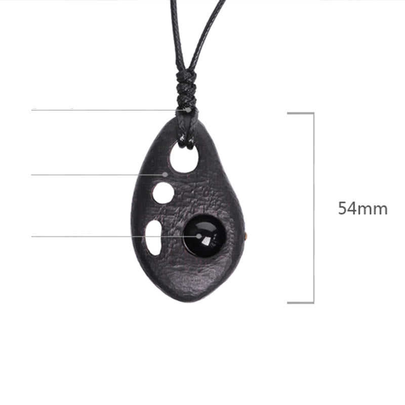 Collar con colgante de obsidiana hueca con incrustaciones de madera de ébano y Buddha Stones que transmiten paz y calma