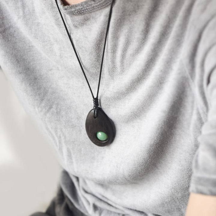 Buddha Stones Collar con colgante de paz y calma con aventurina verde y madera de ébano
