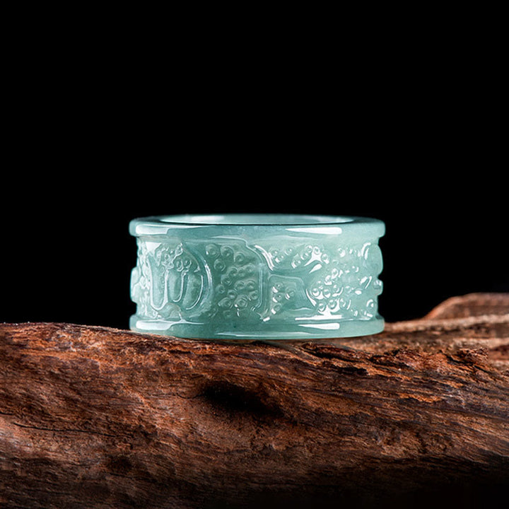 Anillo de prosperidad tallado con Om Mani Padme Hum y jade natural de Buddha Stones