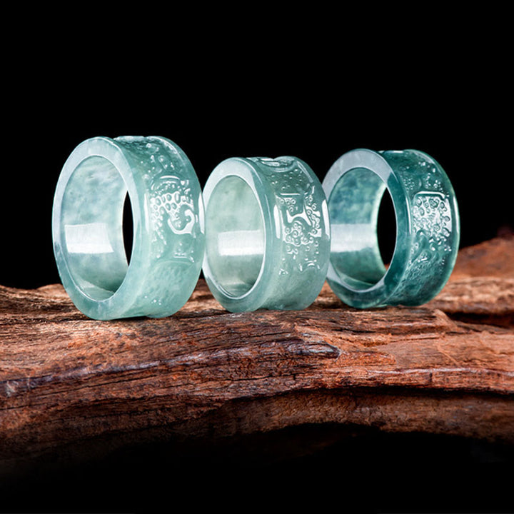 Anillo de prosperidad tallado con Om Mani Padme Hum y jade natural de Buddha Stones