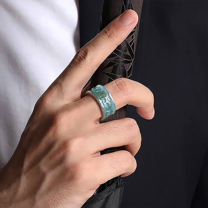 Anillo de prosperidad tallado con Om Mani Padme Hum y jade natural de Buddha Stones