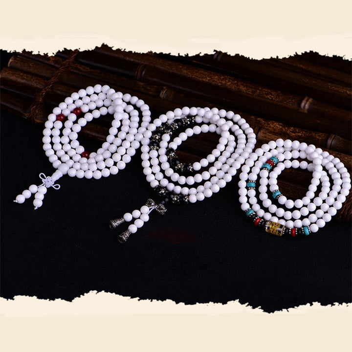 Pulsera de la paciencia con seis palabras verdaderas 'Om Mani Padme Hum' de porcelana blanca con 108 cuentas de Buddha Stones