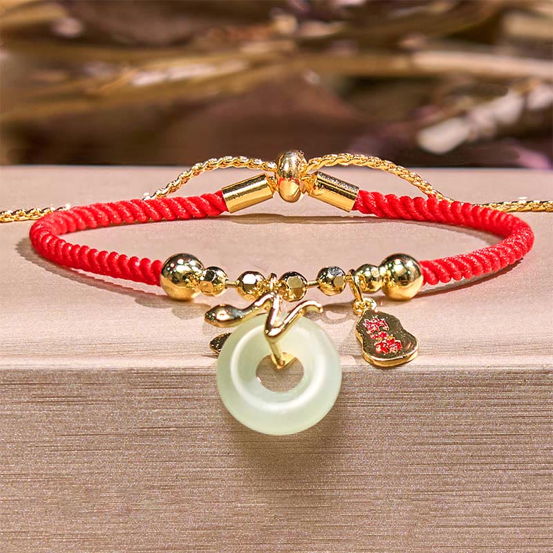 Pulsera de la suerte con hilo rojo y Buddha Stones bañada en cobre y oro con hebilla de paz de jade y personaje Fu del año de la serpiente - image 1