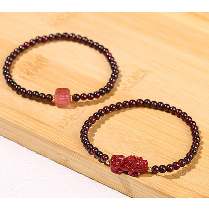 Pulsera protectora de cuentas cuadradas de cuarzo fresa PiXiu con granate y cinabrio de Buddha Stones