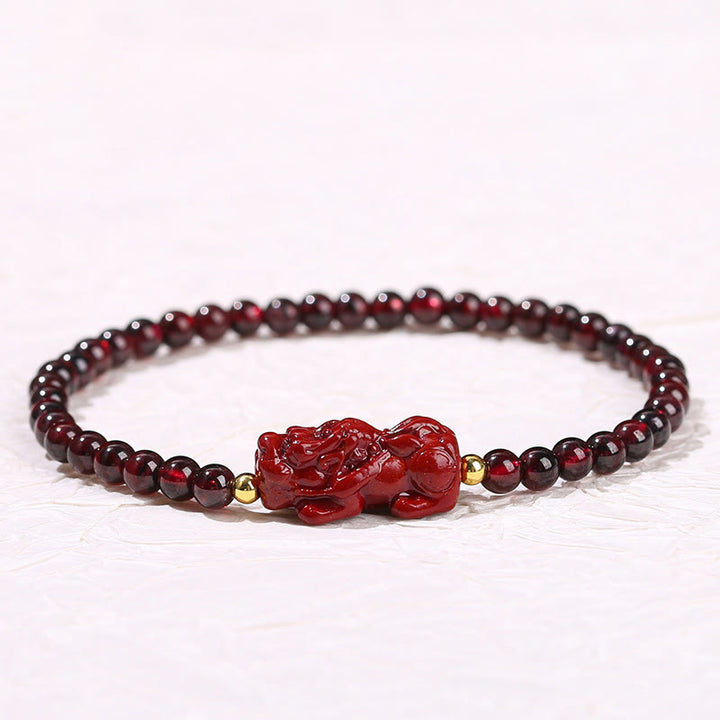 Pulsera protectora de cuentas cuadradas de cuarzo fresa PiXiu con granate y cinabrio de Buddha Stones