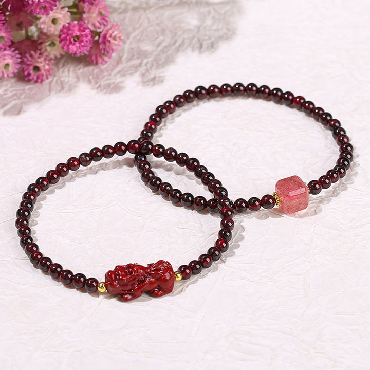 Pulsera protectora de cuentas cuadradas de cuarzo fresa PiXiu con granate y cinabrio de Buddha Stones