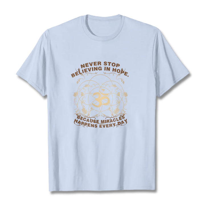 Camiseta de algodón con diseño de loto Om y Buddha Stones que nunca dejan de creer en la esperanza - Cian claro - 2XL - image 19
