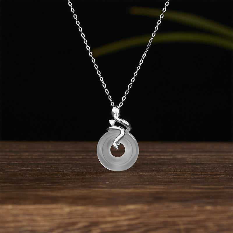 Colgante con hebilla de paz y calcedonia del año de la serpiente en plata de ley 925 con Buddha Stones