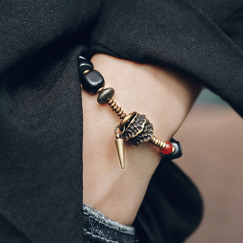 Pulsera de la paz con Buddha Stones, ébano, madera, cobre, latón y ágata roja