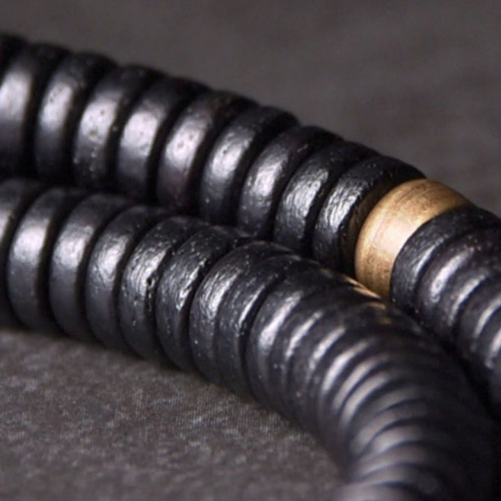 Pulsera de doble vuelta con forma de cubo y bola de equilibrio de latón, cobre y madera de ébano y Buddha Stones