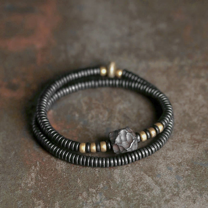 Pulsera de doble vuelta con Buddha Stones, madera de ébano, cobre y latón