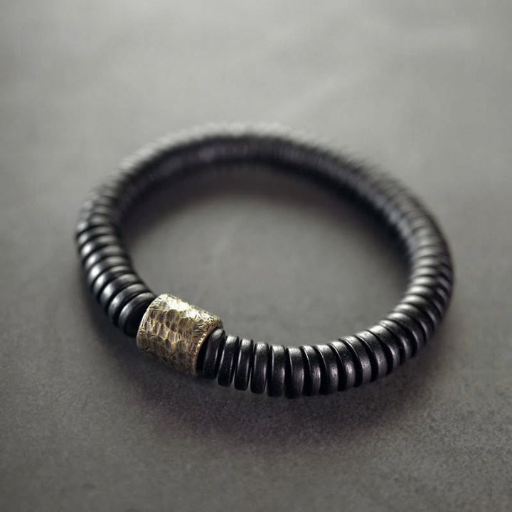 Pulsera de calma con Buddha Stones, madera de ébano, cobre y latón