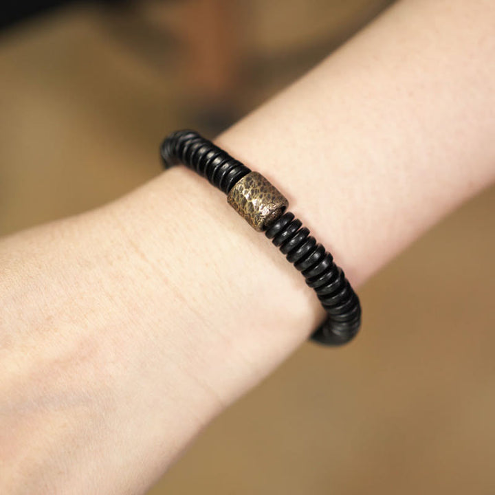 Pulsera de calma con Buddha Stones, madera de ébano, cobre y latón