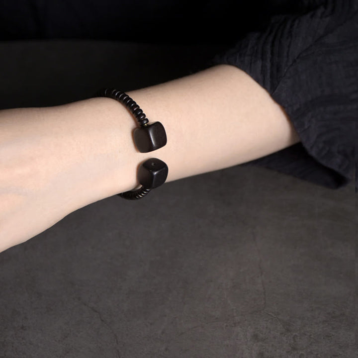 Pulsera de equilibrio con forma de cubo de sándalo verde y madera de ébano y Buddha Stones