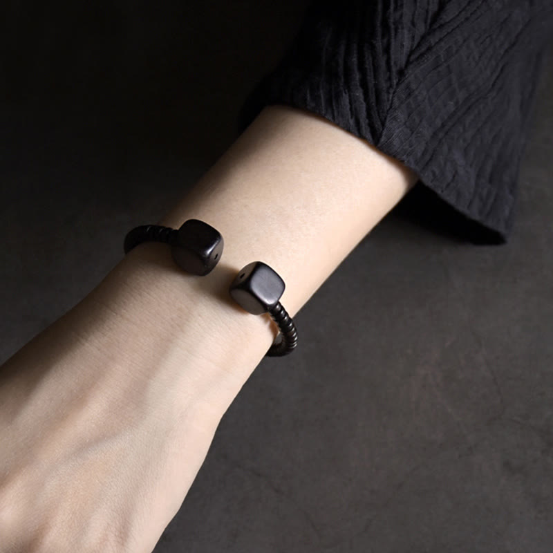Pulsera de equilibrio con forma de cubo de sándalo verde y madera de ébano y Buddha Stones