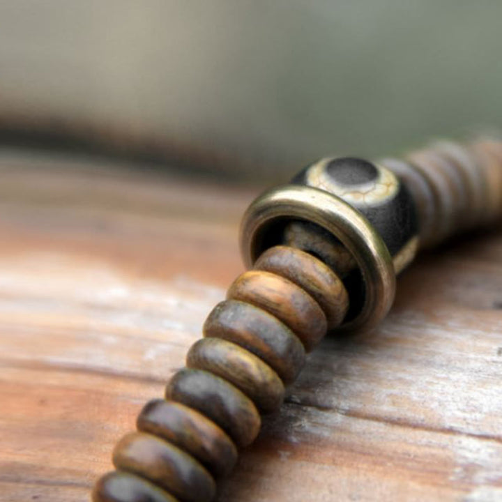 Pulsera de doble vuelta con cuentas Dzi de latón, cobre, sándalo verde, madera de ébano y Buddha Stones