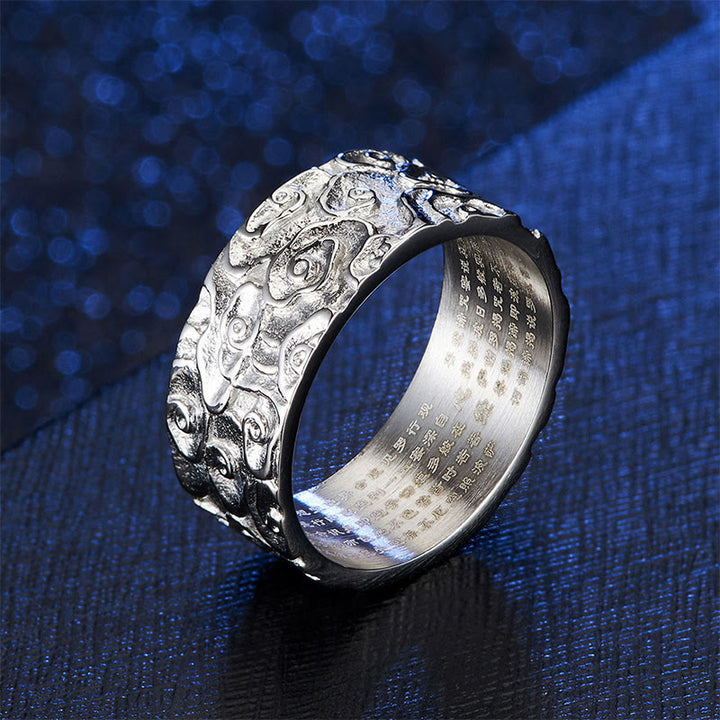 Anillo de acero de titanio con diseño de sutra de corazón grabado con nubes auspiciosas y Buddha Stones