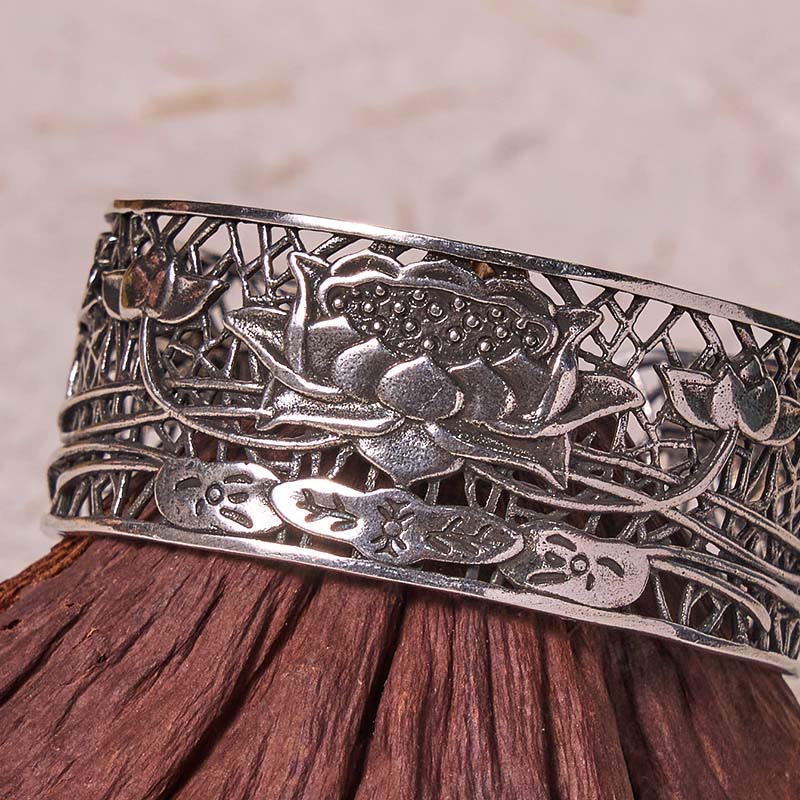 Pulsera de cobre bañada en plata con Buddha Stones, loto hueco, curación e iluminación