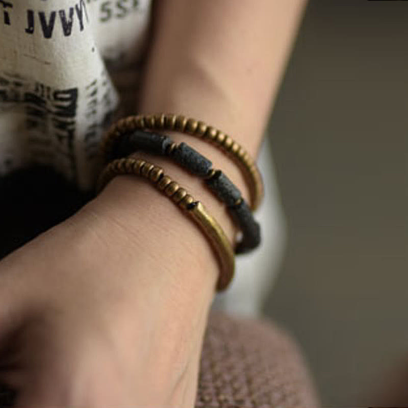Pulsera envolvente de varias vueltas con piedra de lava vintage de Buddha Stones, cobre y latón