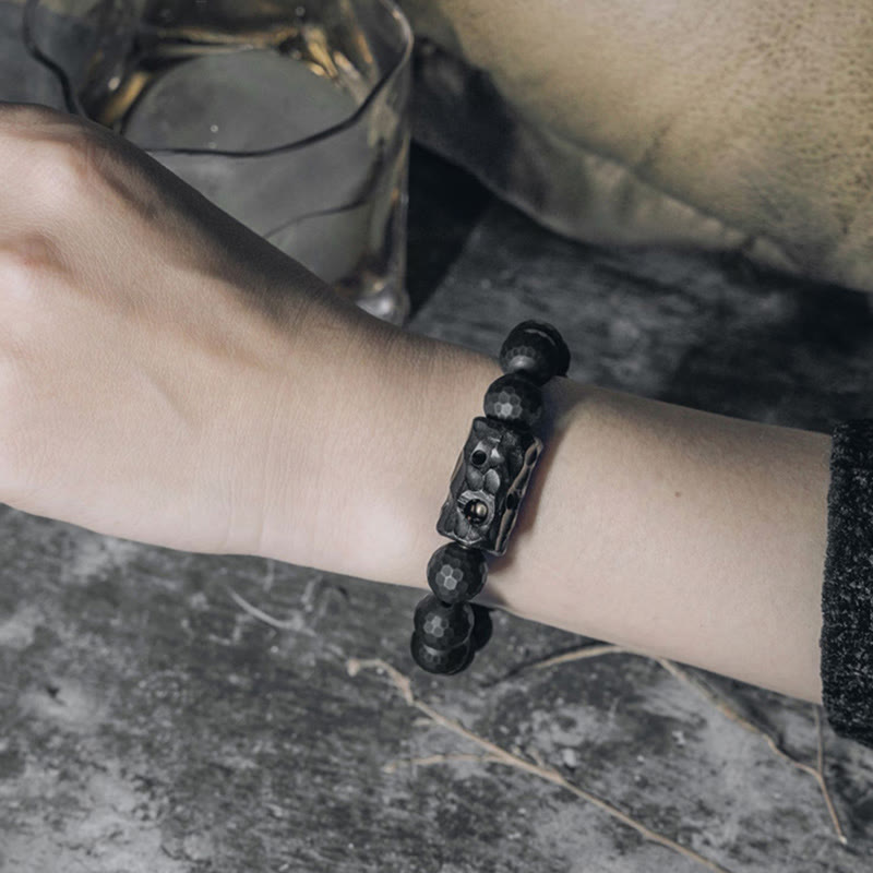 Pulsera protectora de ébano y ónix negro con superficie mate esmerilada y Buddha Stones