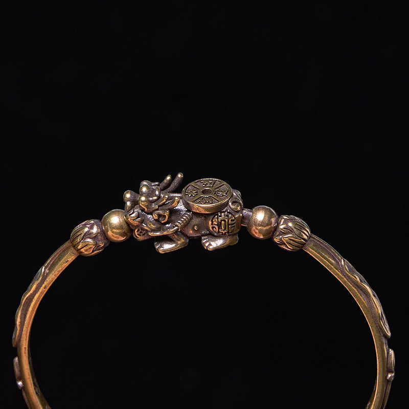 Pulsera brazalete de cobre y latón con lingote de moneda y Buddha Stones