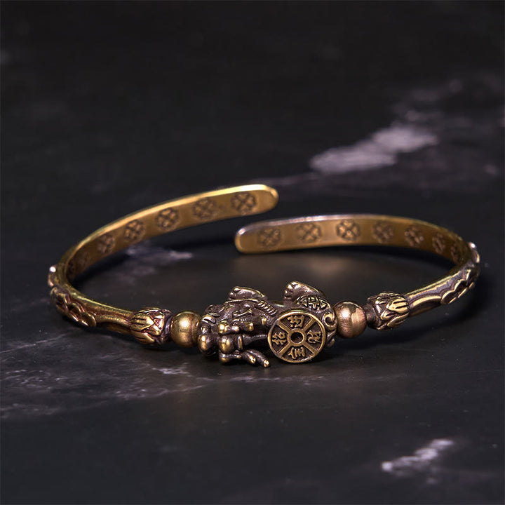 Pulsera brazalete de cobre y latón con lingote de moneda y Buddha Stones