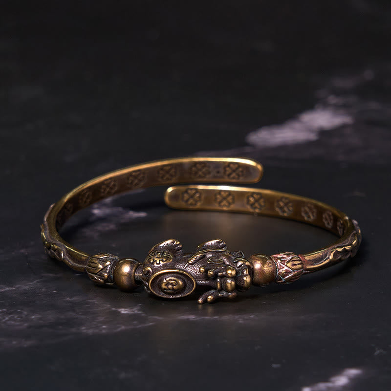 Pulsera brazalete de cobre y latón con lingote de moneda y Buddha Stones