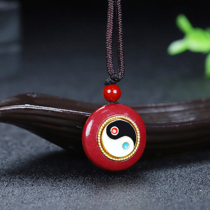 Collar con colgante de bendición con hilo trenzado y diseño Yin Yang de cinabrio natural con Buddha Stones - Cinabrio Yin Yang - image 1